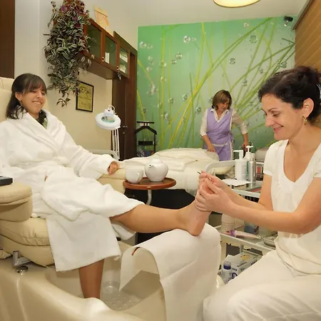 Esmarin Wellness 4*
