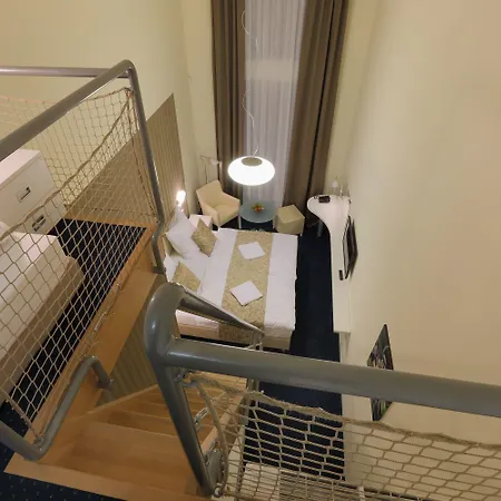 Esmarin Wellness מלון