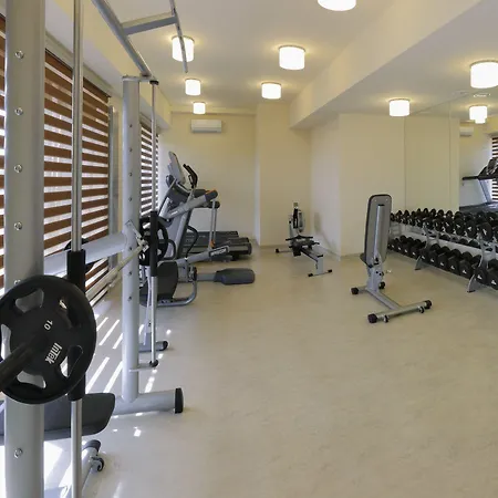 מלון Esmarin Wellness 4*