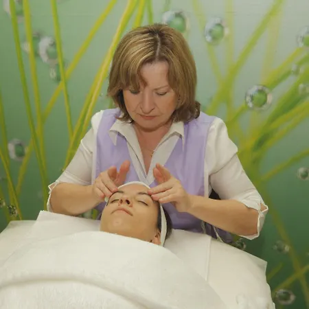 Отель Esmarin Wellness Мнишек-под-Брди