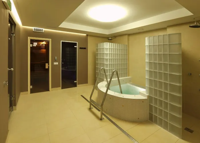 Esmarin Wellness 4*